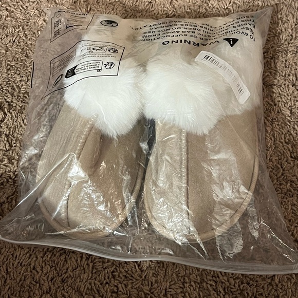 Women's Slippers with Faux Fur Lining - Picture 4 of 4